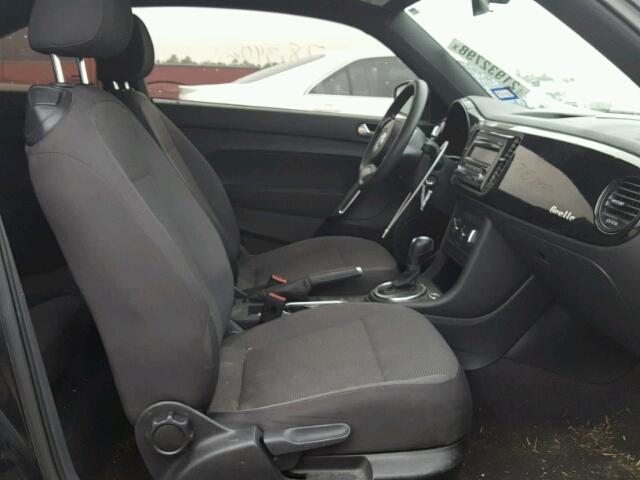 3VWFP7AT1CM624654 - 2012 VOLKSWAGEN BEETLE BLACK photo 5