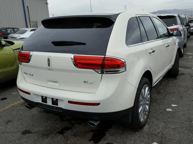 2LMDJ6JK5DBL12451 - 2013 LINCOLN MKX WHITE photo 4