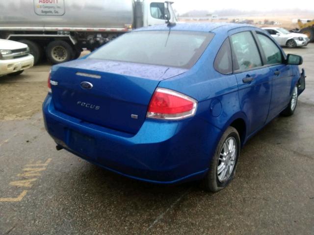 1FAHP3FN9AW174947 - 2010 FORD FOCUS SE BLUE photo 4