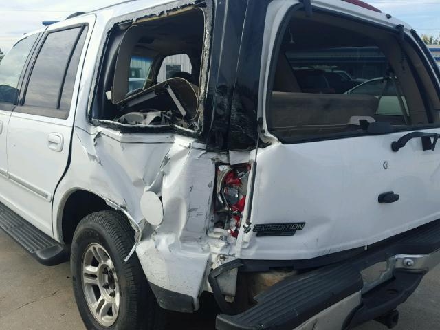 1FMRU15W32LA61869 - 2002 FORD EXPEDITION WHITE photo 9