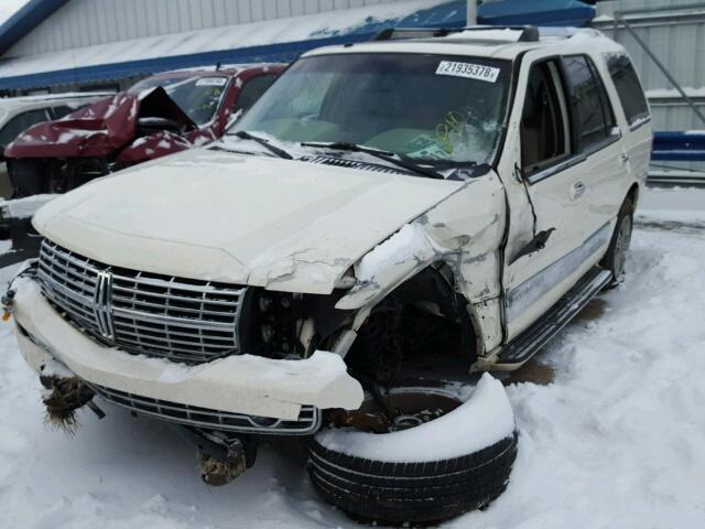 5LMFU28577LJ10930 - 2007 LINCOLN NAVIGATOR WHITE photo 2