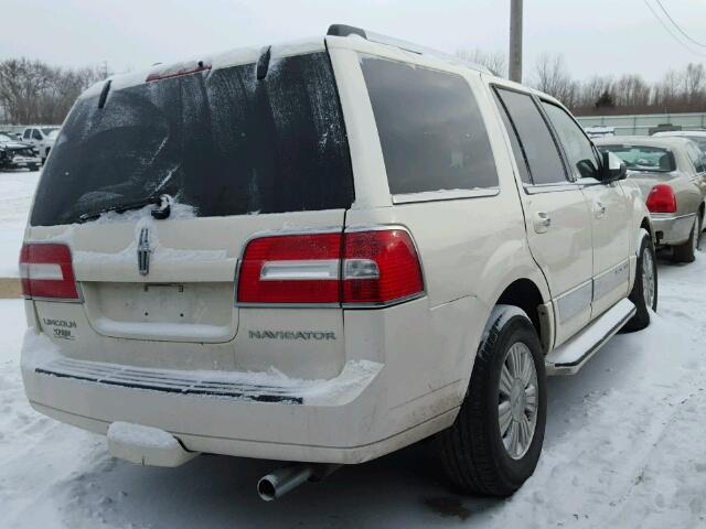 5LMFU28577LJ10930 - 2007 LINCOLN NAVIGATOR WHITE photo 4