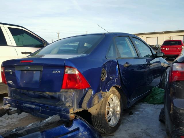 1FAFP34N65W137774 - 2005 FORD FOCUS ZX4 BLUE photo 4