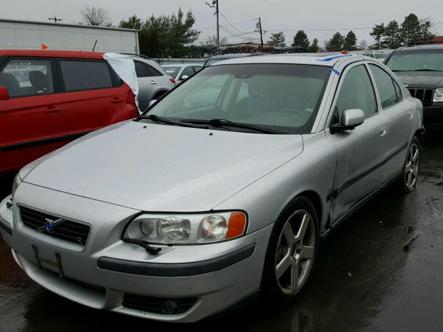 YV1RH52Y142360981 - 2004 VOLVO S60 R ვერცხლისფერი ფოტო 2