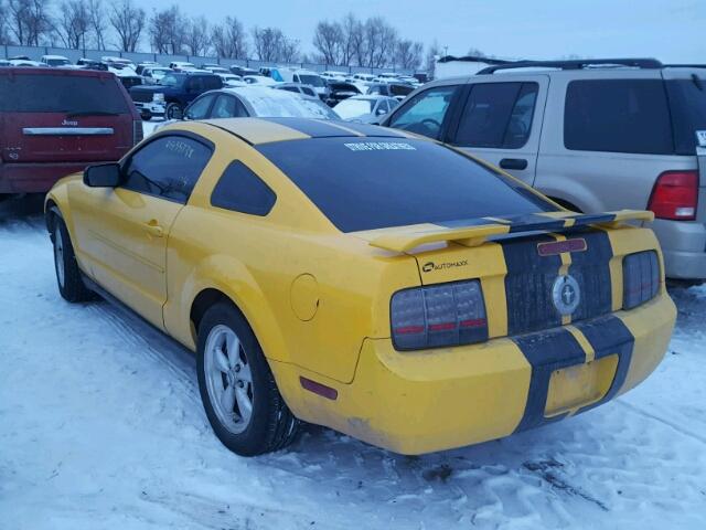 1ZVFT80N465182628 - 2006 FORD MUSTANG YELLOW photo 3