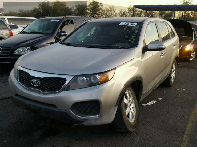 5XYKT3A17CG282189 - 2012 KIA SORENTO BA SILVER photo 2