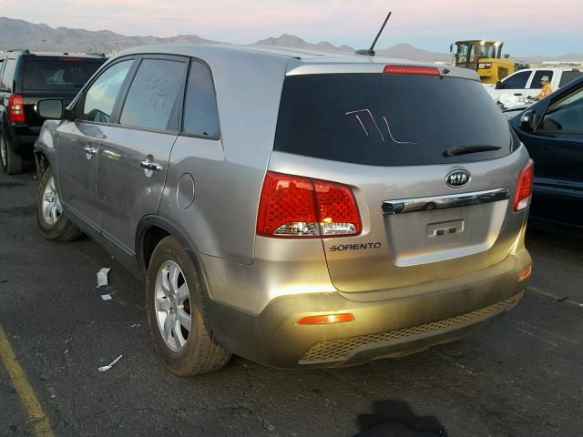 5XYKT3A17CG282189 - 2012 KIA SORENTO BA SILVER photo 3