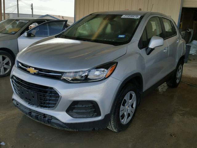 3GNCJKSB3HL274352 - 2017 CHEVROLET TRAX LS SILVER photo 2