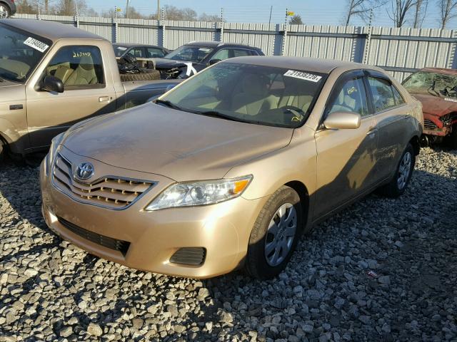 4T1BF3EKXBU707780 - 2011 TOYOTA CAMRY BASE GOLD photo 2