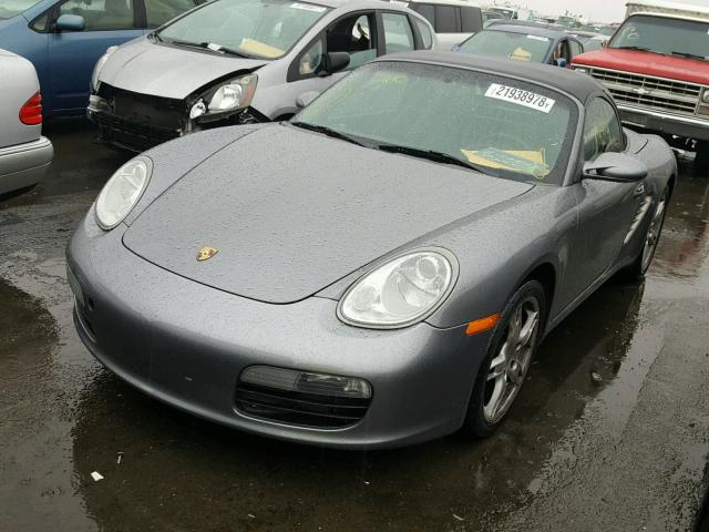 WP0CA29815U710586 - 2005 PORSCHE BOXSTER GRAY photo 2