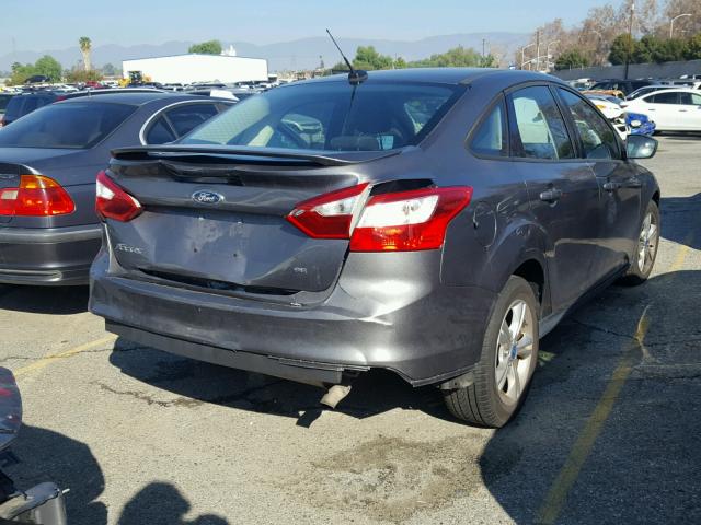 1FAHP3F2XCL189693 - 2012 FORD FOCUS SE GRAY photo 4