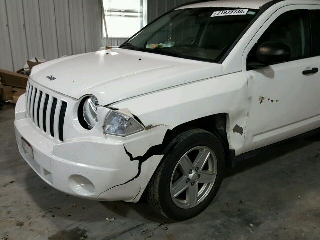 1J8FT47W17D413916 - 2007 JEEP COMPASS WHITE photo 9