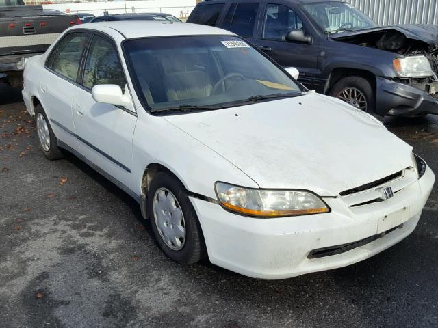 1HGCG5640WA031981 - 1998 HONDA ACCORD LX WHITE photo 1