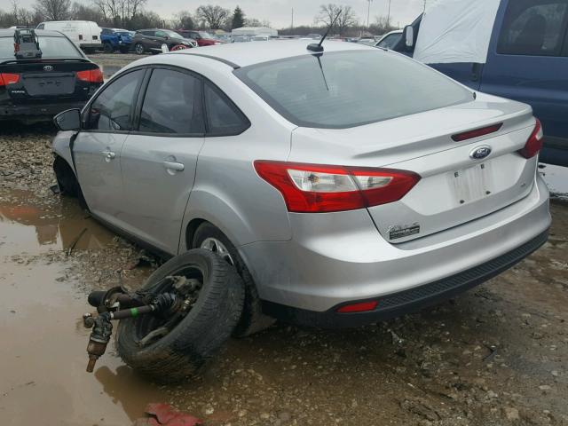 1FAHP3F22CL186660 - 2012 FORD FOCUS SE SILVER photo 3