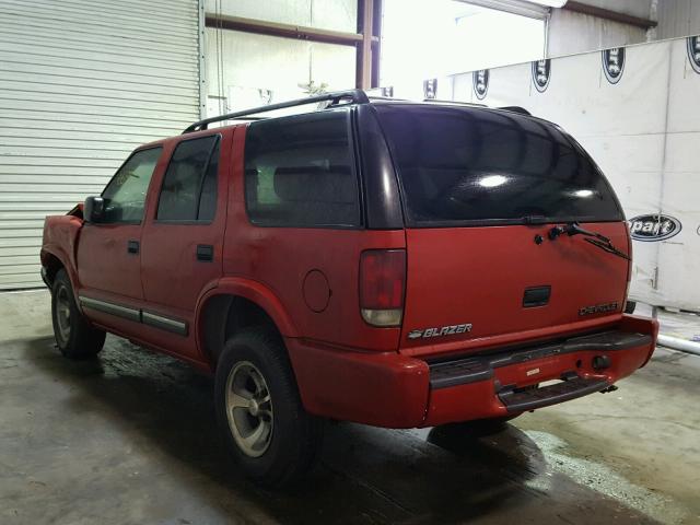 1GNCS13W8Y2130628 - 2000 CHEVROLET BLAZER RED photo 3