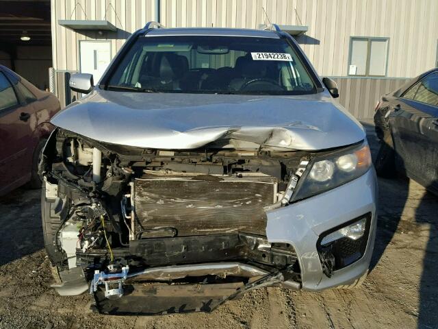 5XYKWDA2XBG095260 - 2011 KIA SORENTO SX SILVER photo 9