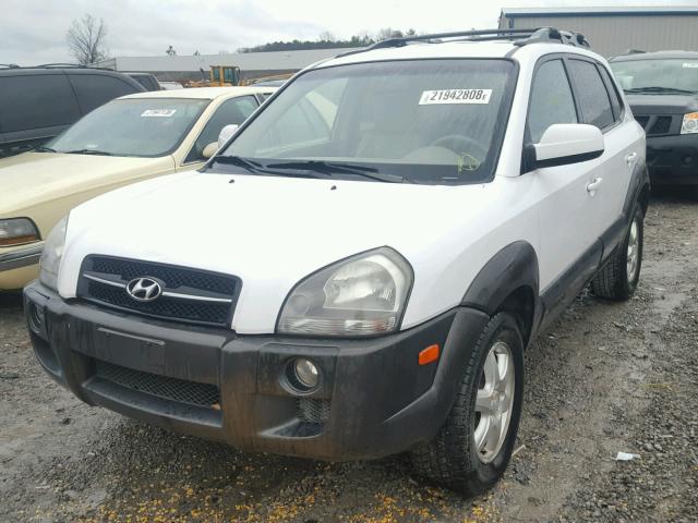 KM8JN12D65U172699 - 2005 HYUNDAI TUCSON GLS WHITE photo 2