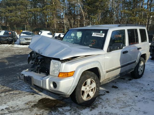 1J8HG48K86C134315 - 2006 JEEP COMMANDER SILVER photo 2