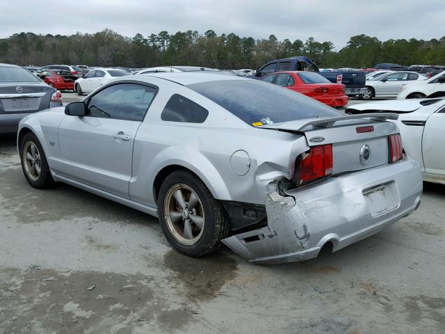 1ZVFT82H065133854 - 2006 FORD MUSTANG SILVER photo 3