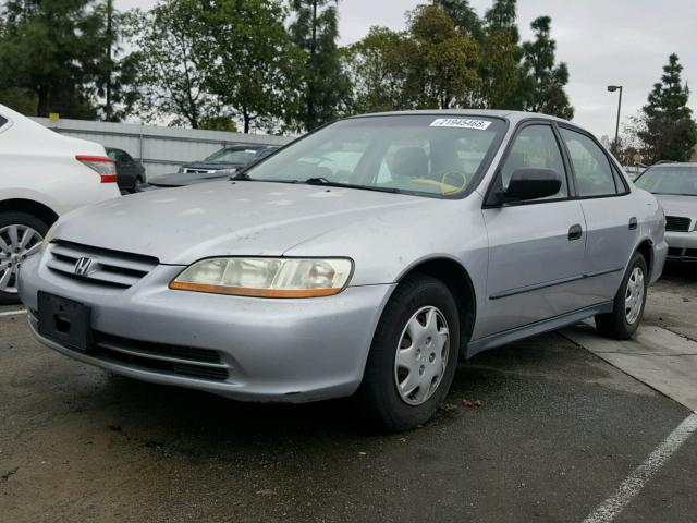 JHMCF85411C000366 - 2001 HONDA ACCORD DX SILVER photo 2