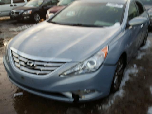 5NPEC4AC7CH452998 - 2012 HYUNDAI SONATA SE BLUE photo 2