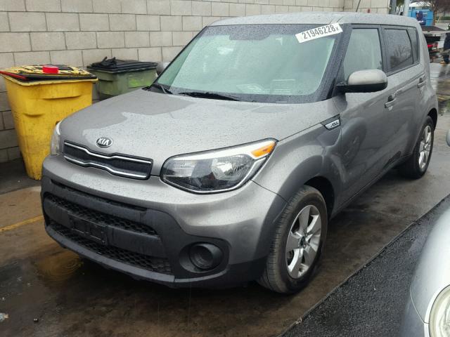 KNDJN2A2XH7411491 - 2017 KIA SOUL GRAY photo 2