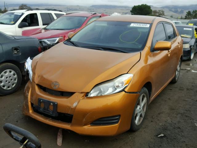 2T1KU40E99C030827 - 2009 TOYOTA COROLLA MA ORANGE photo 2