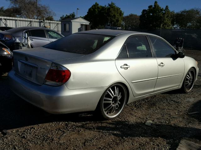JTDBE32K853015099 - 2005 TOYOTA CAMRY LE SILVER photo 4