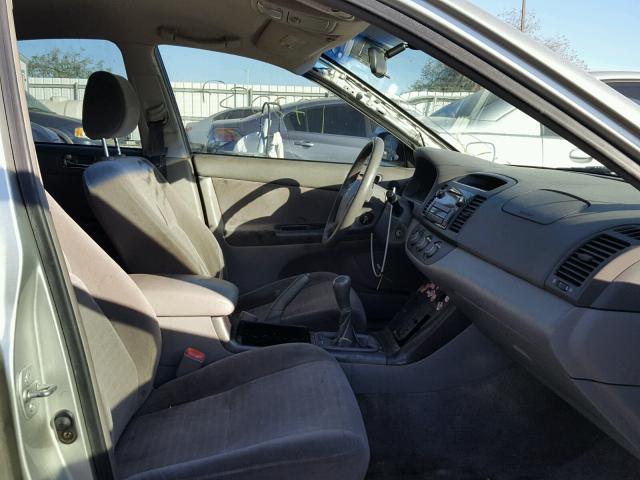 JTDBE32K853015099 - 2005 TOYOTA CAMRY LE SILVER photo 5