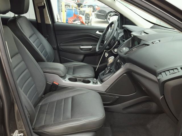 1FMCU0GX2GUA53561 - 2016 FORD ESCAPE SE GRAY photo 5