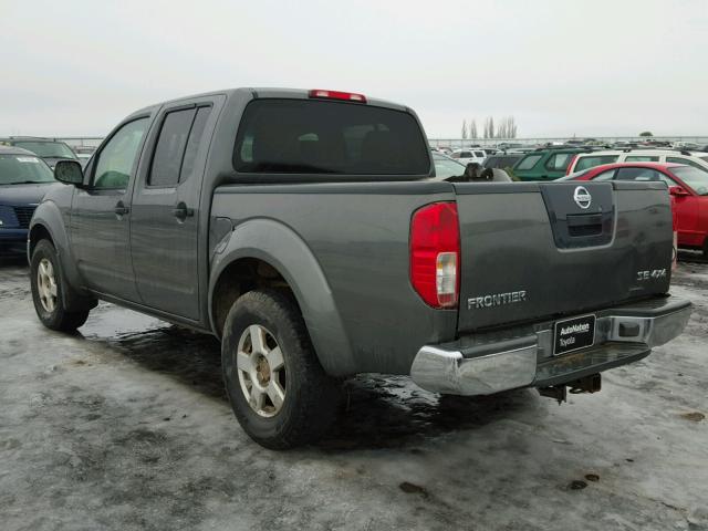 1N6AD07W15C465828 - 2005 NISSAN FRONTIER C GRAY photo 3