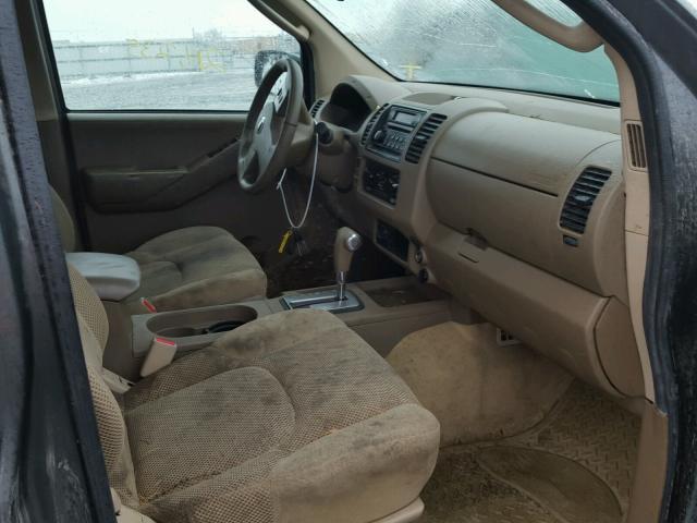 1N6AD07W15C465828 - 2005 NISSAN FRONTIER C GRAY photo 5