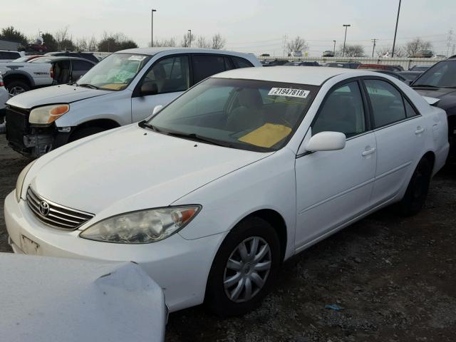 4T1BE30K85U583023 - 2005 TOYOTA CAMRY LE WHITE photo 2