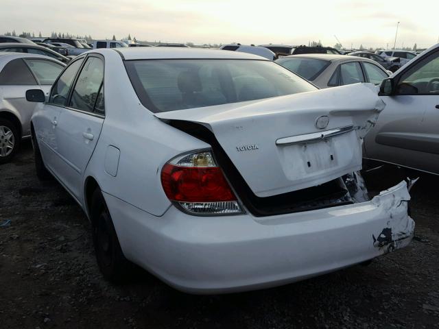 4T1BE30K85U583023 - 2005 TOYOTA CAMRY LE WHITE photo 3