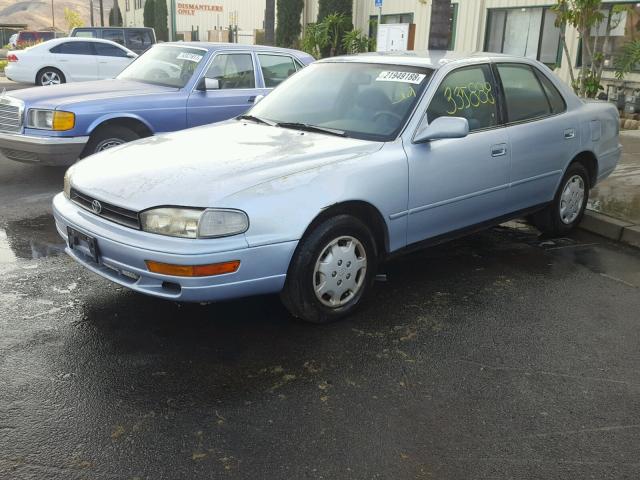 4T1SK12EXNU112379 - 1992 TOYOTA CAMRY LE BLUE photo 2