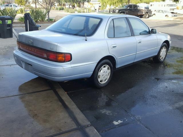 4T1SK12EXNU112379 - 1992 TOYOTA CAMRY LE BLUE photo 4