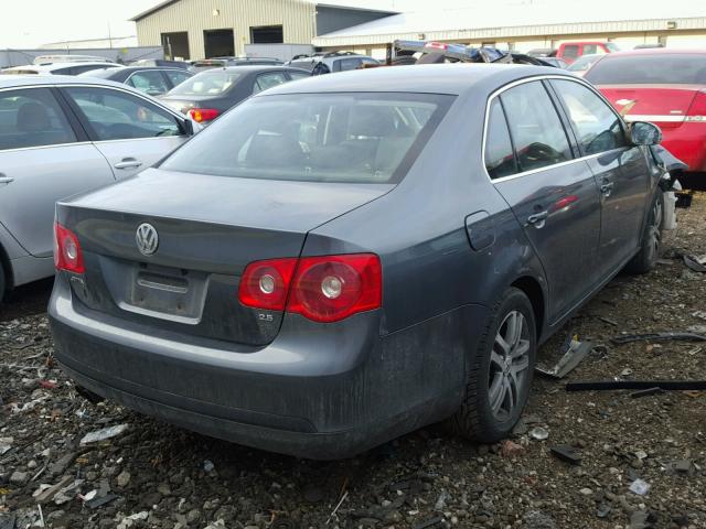 3VWSF71KX5M615950 - 2005 VOLKSWAGEN NEW JETTA GRAY photo 4