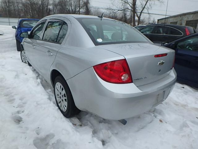 1G1AK58H697182158 - 2009 CHEVROLET COBALT LS SILVER photo 3