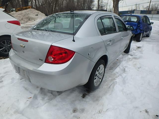 1G1AK58H697182158 - 2009 CHEVROLET COBALT LS SILVER photo 4