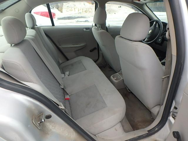 1G1AK58H697182158 - 2009 CHEVROLET COBALT LS SILVER photo 6