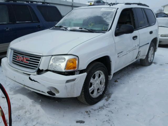 1GKDT13S562202541 - 2006 GMC ENVOY WHITE photo 2