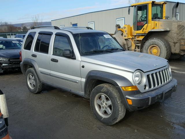 1J4GL48K16W167664 - 2006 JEEP LIBERTY SP SILVER photo 1