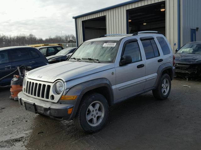 1J4GL48K16W167664 - 2006 JEEP LIBERTY SP SILVER photo 2