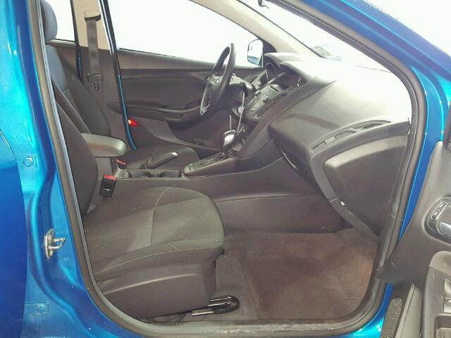 1FADP3F21GL393528 - 2016 FORD FOCUS SE BLUE photo 5