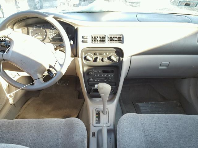 1Y1SK52822Z408867 - 2002 CHEVROLET GEO PRIZM 银色 照片 9