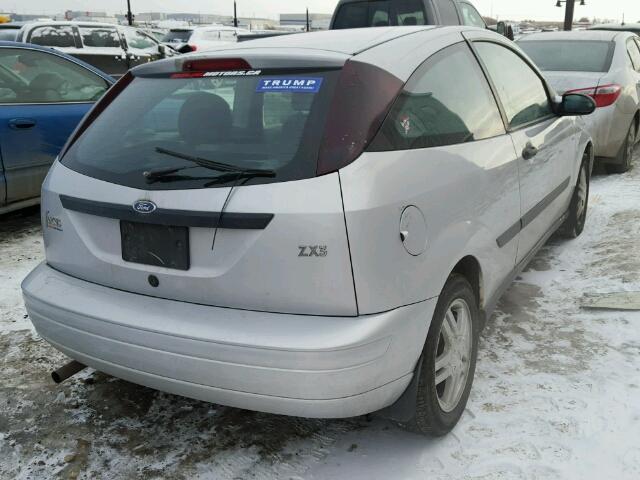 3FAFP31371R123947 - 2001 FORD FOCUS ZX3 GRAY photo 4