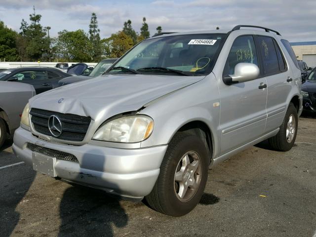 4JGAB54E51A280815 - 2001 MERCEDES-BENZ ML 320 SILVER photo 2