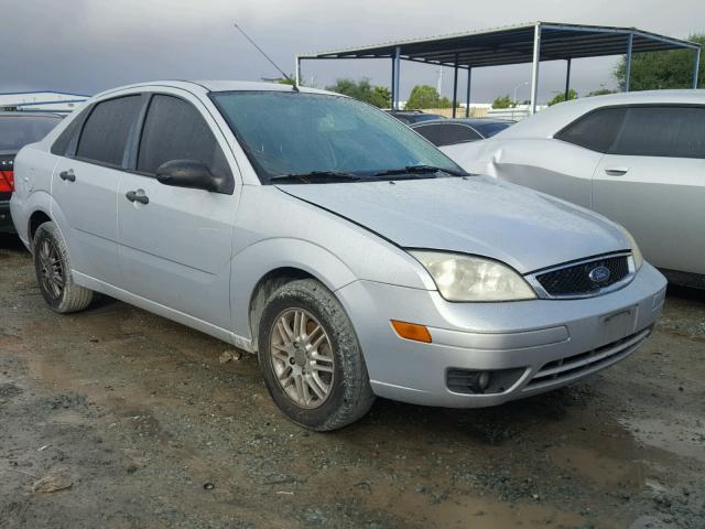 1FAFP34N46W117475 - 2006 FORD FOCUS ZX4 SILVER photo 1