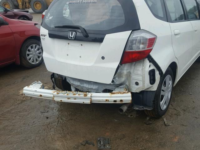 JHMGE88229S063217 - 2009 HONDA FIT WHITE photo 9