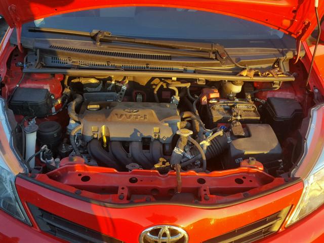 JTDKTUD30DD561793 - 2013 TOYOTA YARIS RED photo 7